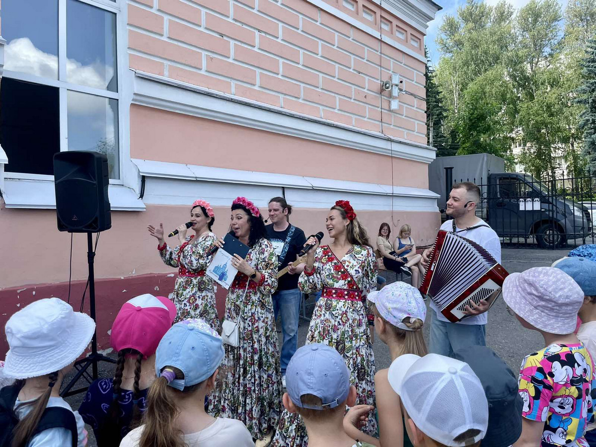 Ансамбль «Злато-Серебро» выступил с программой «Пенза многонациональная» Ансамбль «Злато-Серебро» выступил с программой «Пенза многонациональная»